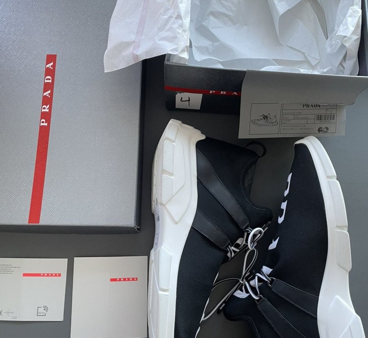 Limited Rare Sold Out Brand New Iconic Prada Logo Sneaker