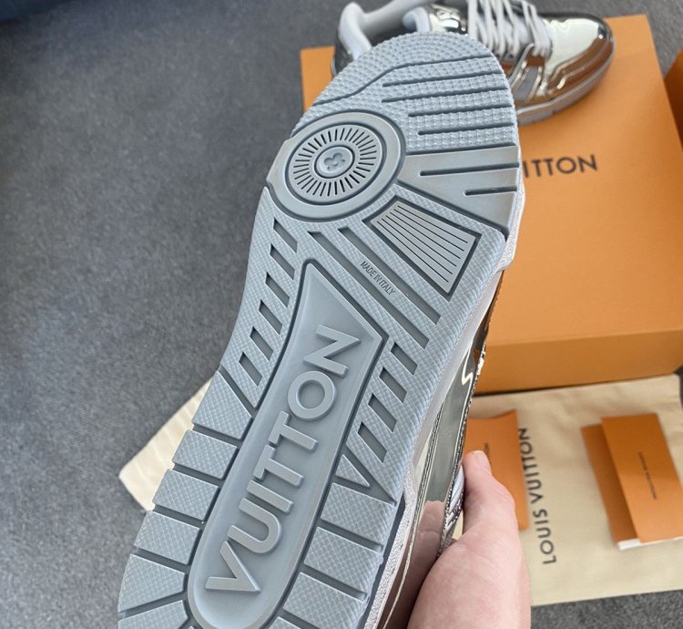 Louis Vuitton Argent Chrome Sneaker