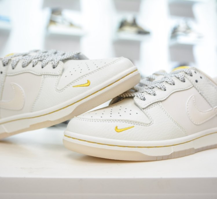 280 Nike Sb Dunk Low Beige Light Yellow Pearlescent Starry Sky Xb3802-347 -