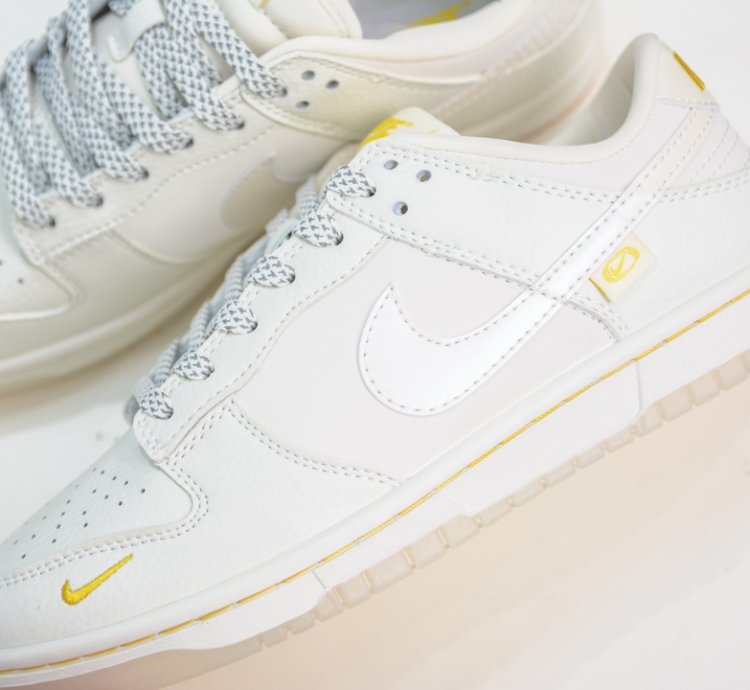 280 Nike Sb Dunk Low Beige Light Yellow Pearlescent Starry Sky Xb3802-347 -