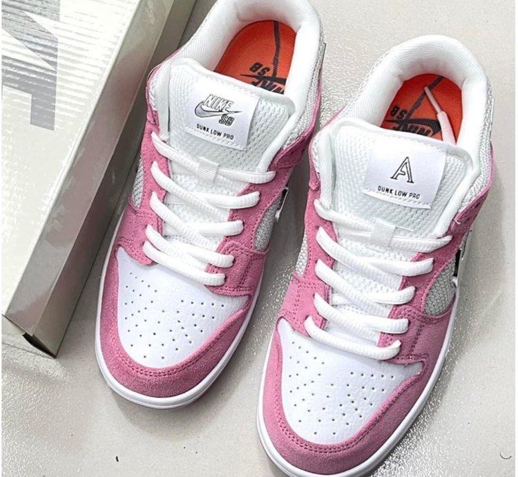 Nike Sb Dunk X April Skateboards Pink