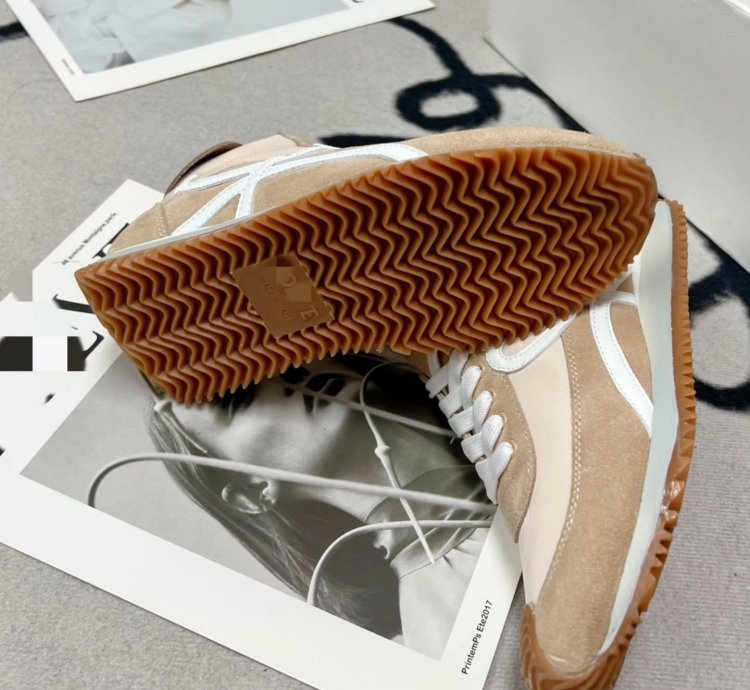 Loewe Flow Runner Light Powder Suede