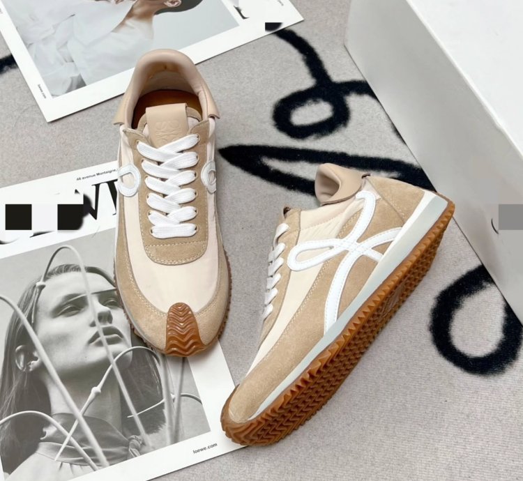 Loewe Flow Runner Light Powder Suede