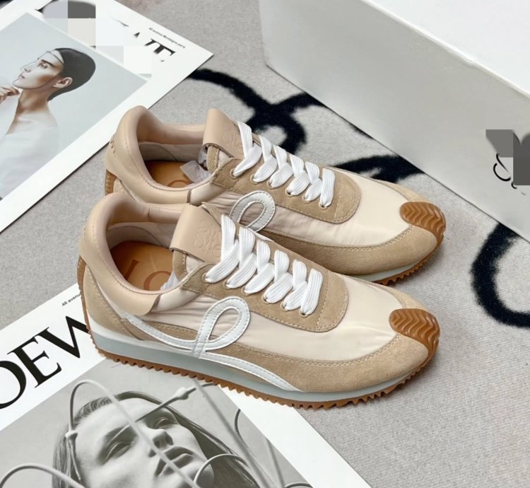 Loewe Flow Runner Light Powder Suede
