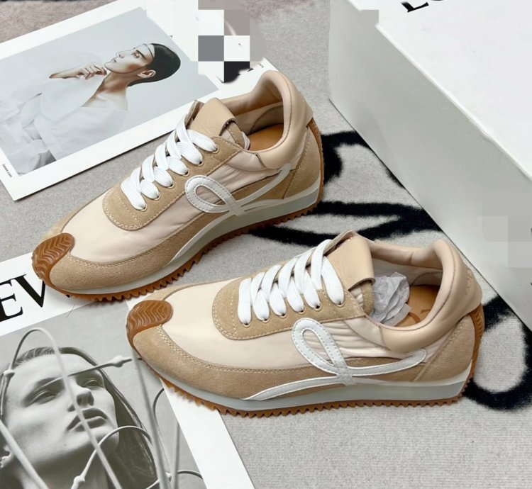 Loewe Flow Runner Light Powder Suede