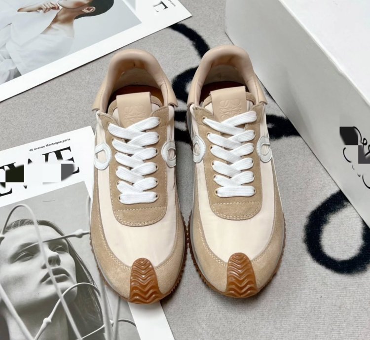 Loewe Flow Runner Light Powder Suede