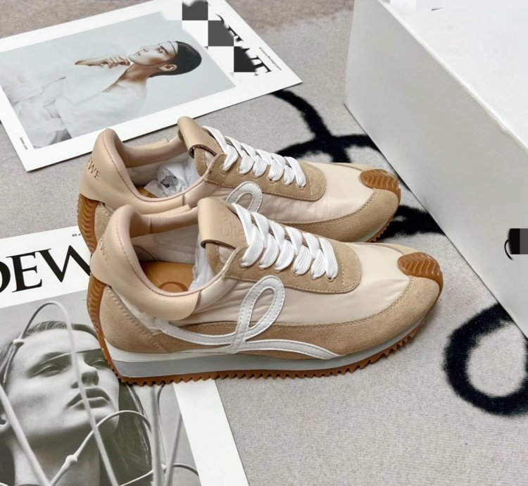 Loewe Flow Runner Light Powder Suede