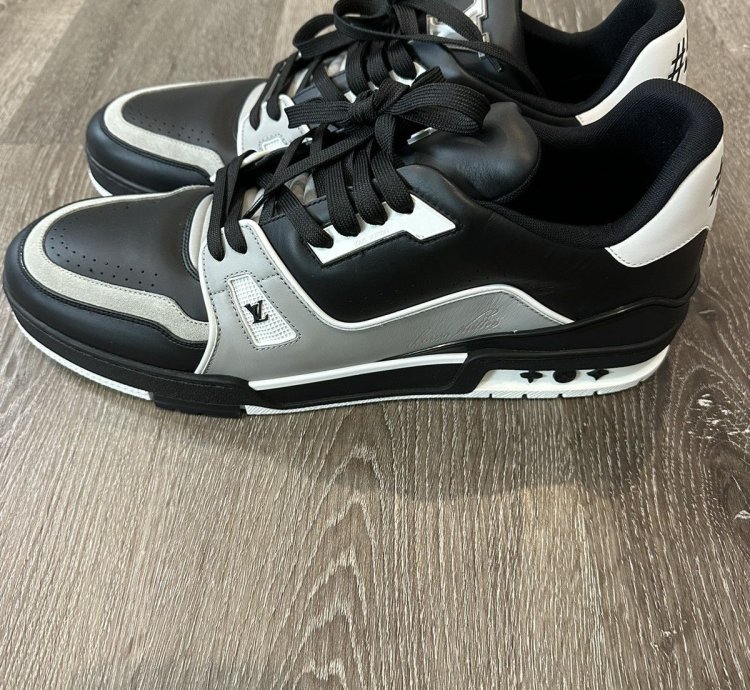 Louis Vuitton Lv Black White Trainer