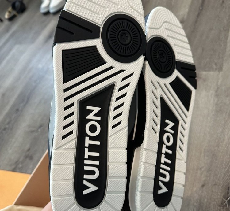 Louis Vuitton Lv Black White Trainer