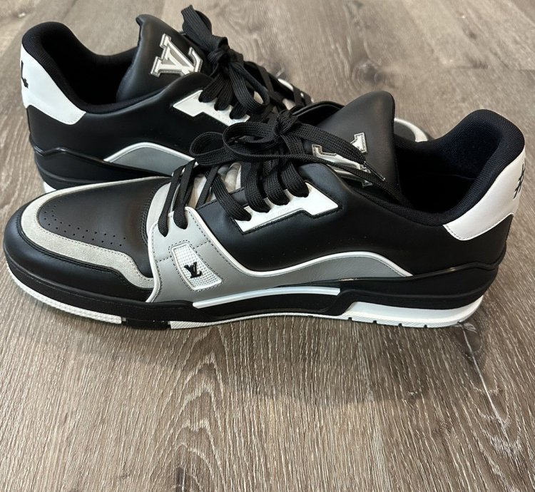 Louis Vuitton Lv Black White Trainer