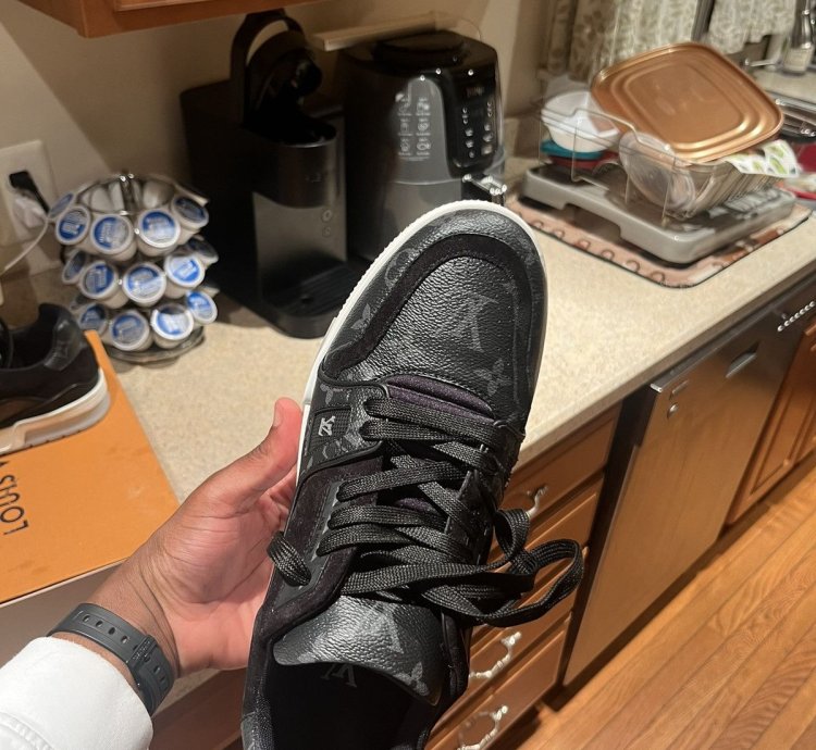Louis Vuitton Men Sneakers