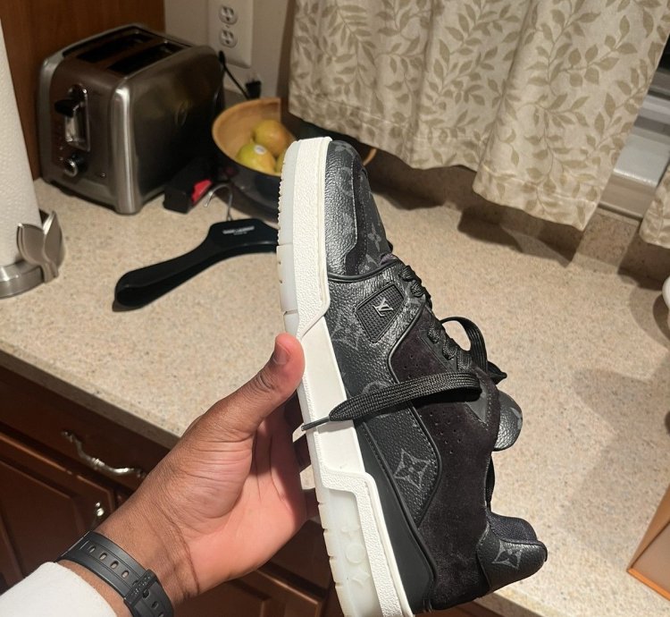 Louis Vuitton Men Sneakers