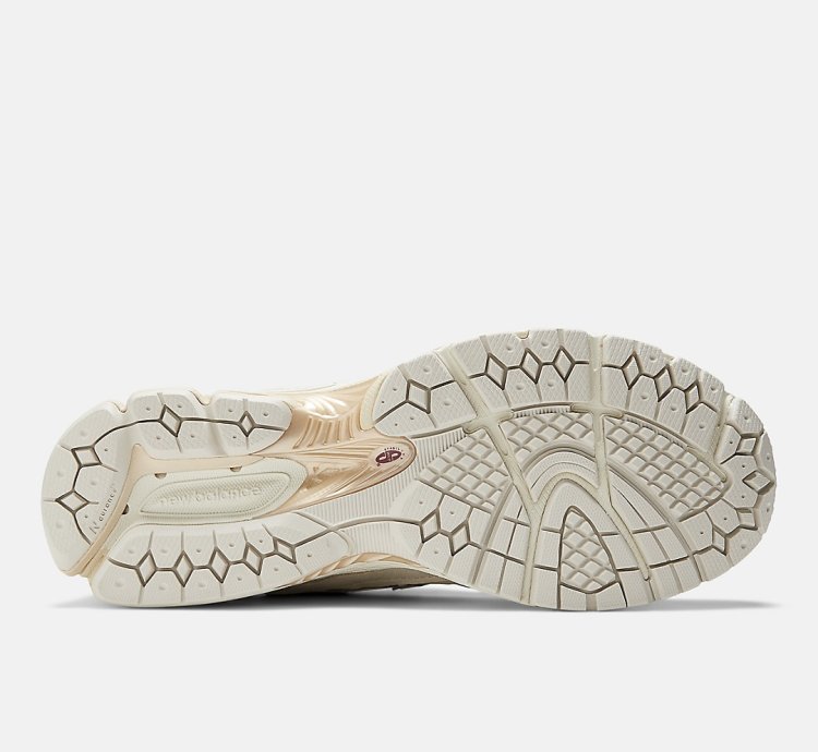 New Balance 2002r Protection Pack Sandstone Turtledove