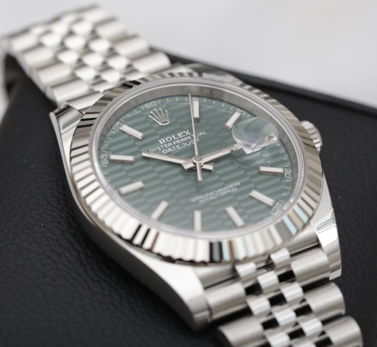 Rolex Datejust 41 Reference 126334 Green Fluted Motif