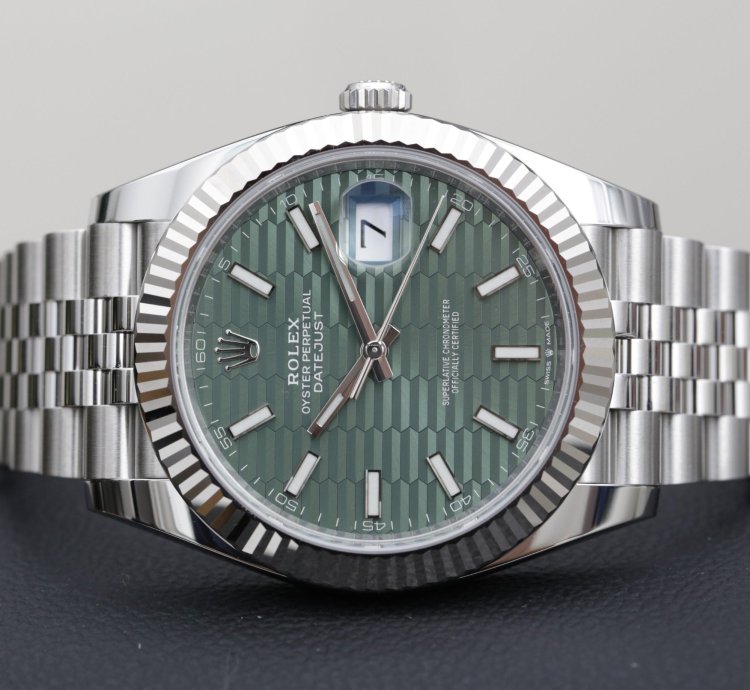Rolex Datejust 41 Reference 126334 Green Fluted Motif