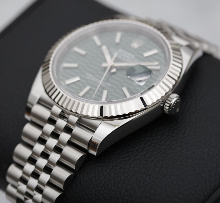 Rolex Datejust 41 Reference 126334 Green Fluted Motif