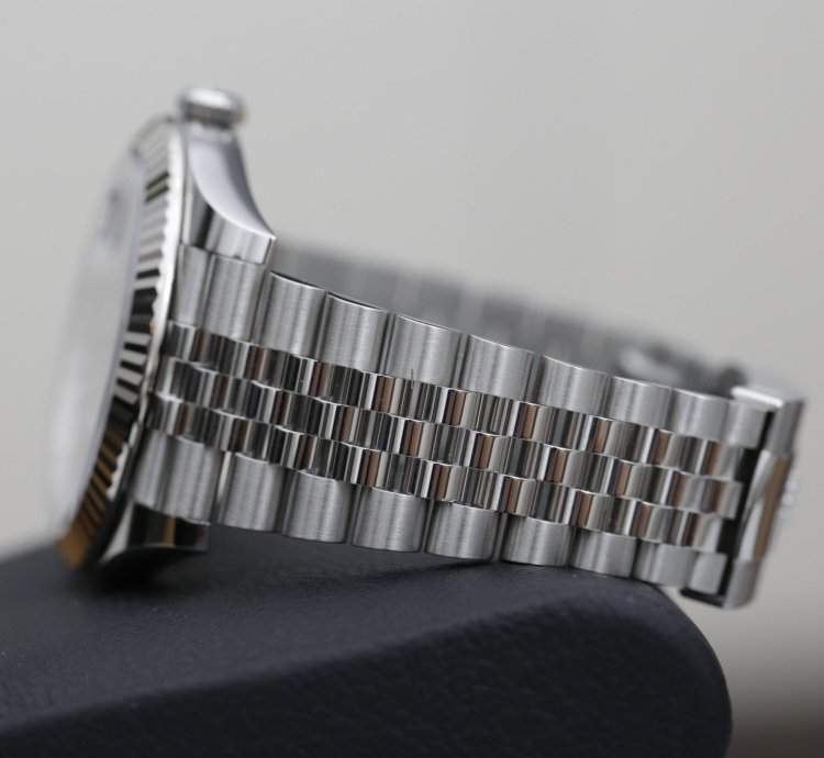 Rolex Datejust 41 Reference 126334 Green Fluted Motif