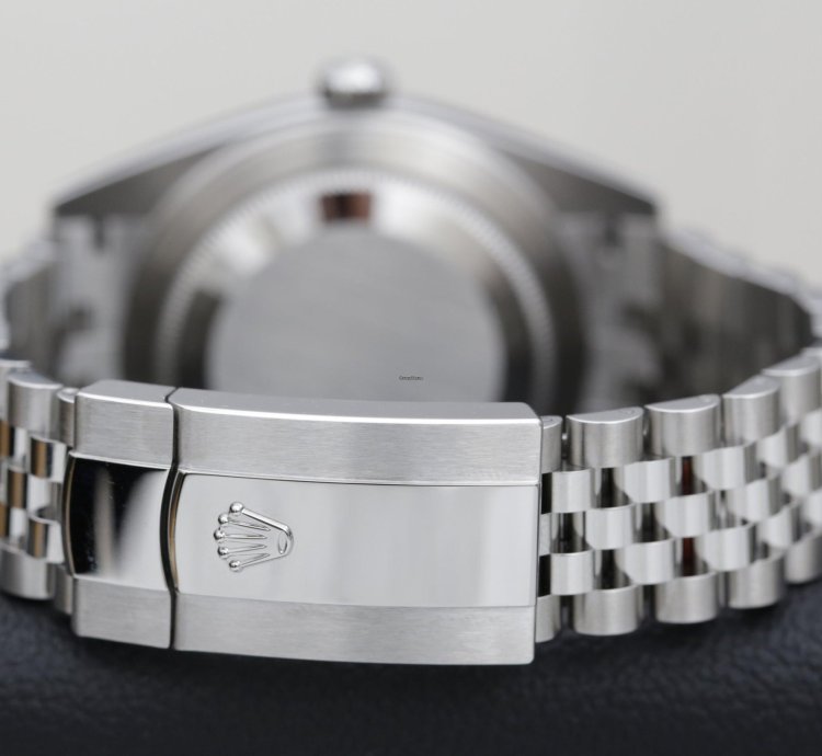 Rolex Datejust 41 Reference 126334 Green Fluted Motif