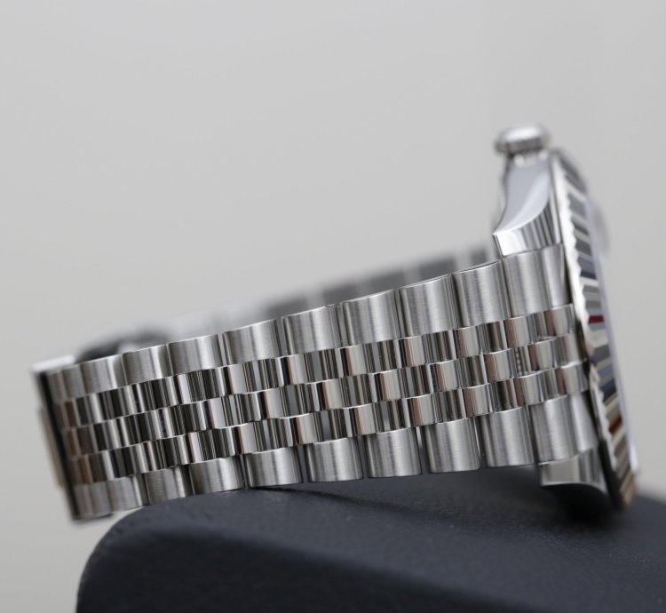 Rolex Datejust 41 Reference 126334 Green Fluted Motif