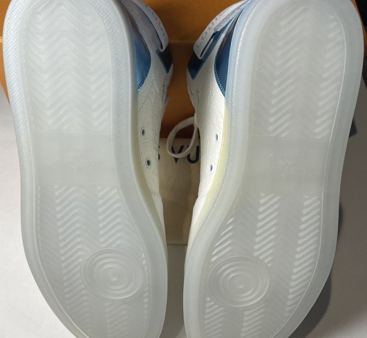 Louis Vuitton Rivoli High Top Sneaker Size 9 White Blue
