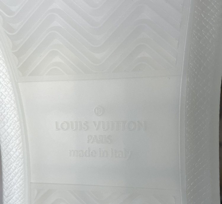 Louis Vuitton Rivoli High Top Sneaker Size 9 White Blue