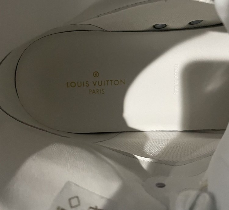 Louis Vuitton Rivoli High Top Sneaker Size 9 White Blue