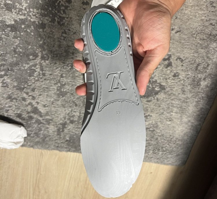 Louis Vuitton Rivoli Sneaker