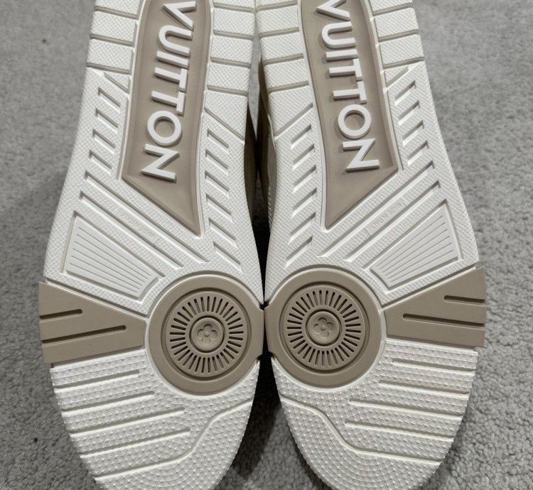 Louis Vuitton Skate Beige White