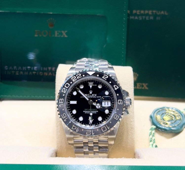 Rolex Gmt-master Ii 126710grnr Gmt-master Ii Bruce Wayne Steel Ceramic Gray Black Bezel Black Dial Jubilee