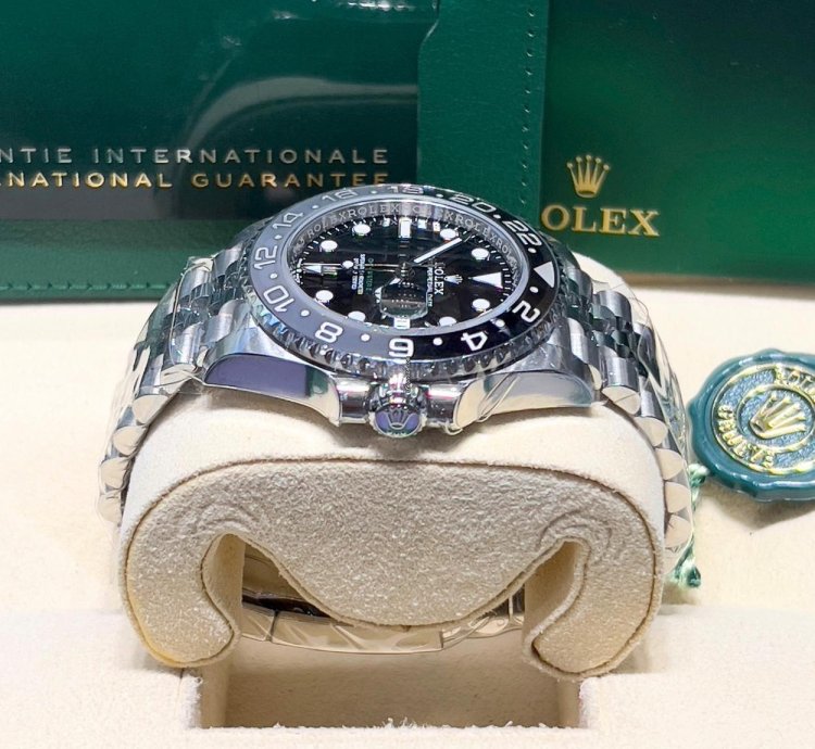 Rolex Gmt-master Ii 126710grnr Gmt-master Ii Bruce Wayne Steel Ceramic Gray Black Bezel Black Dial Jubilee