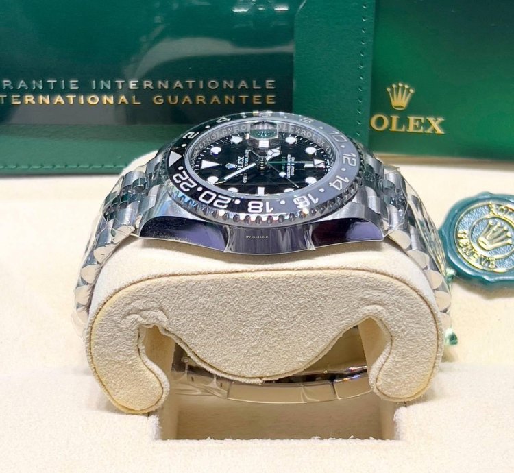 Rolex Gmt-master Ii 126710grnr Gmt-master Ii Bruce Wayne Steel Ceramic Gray Black Bezel Black Dial Jubilee