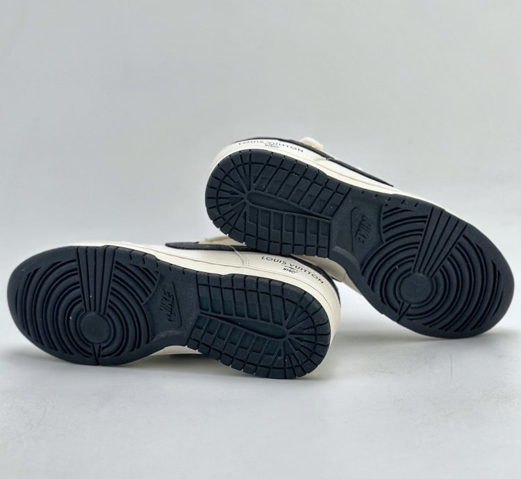 300 Nike Sb Dunk Low X Louis Vuitton White And Black Stars Jj5688-103