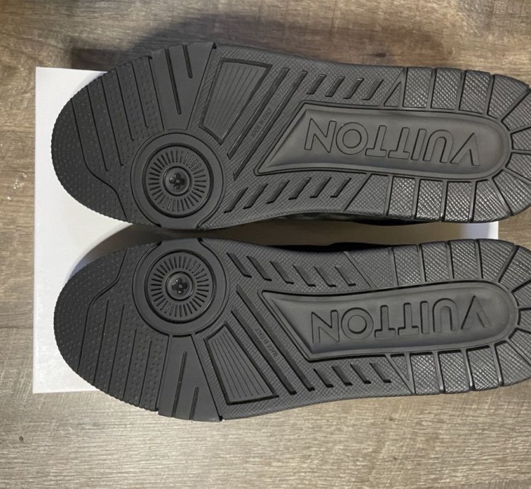 Louis Vuitton Trainer Black