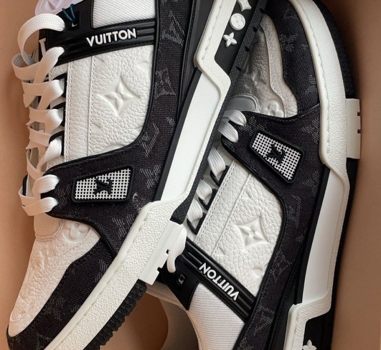 Louis Vuitton Trainer Black White Sneakers Lv Size 9