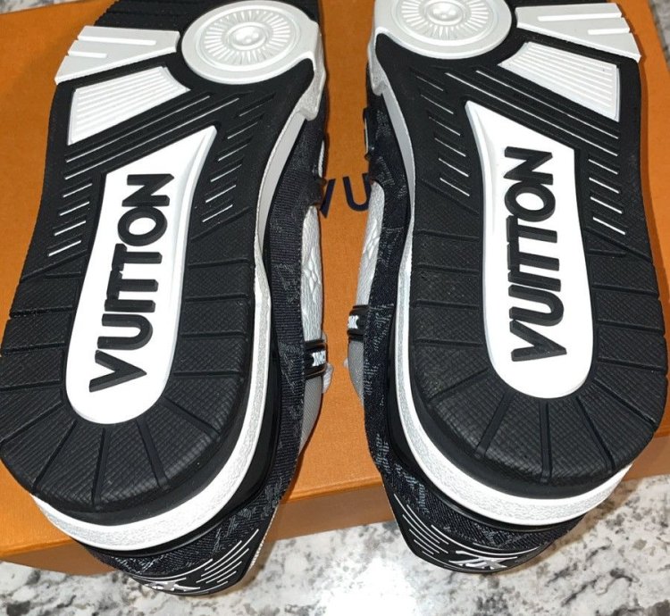 Louis Vuitton Trainer Black White Sneakers Lv Size 9