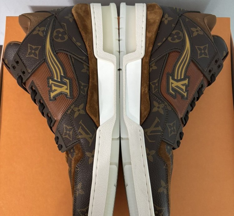 Louis Vuitton Trainer Monogram Ebene