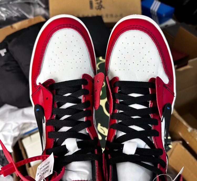 Air Jordan 1 Retro High Off-white Chicago