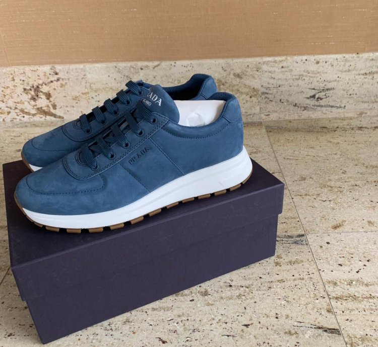 Low Top Sneaker In Blue
