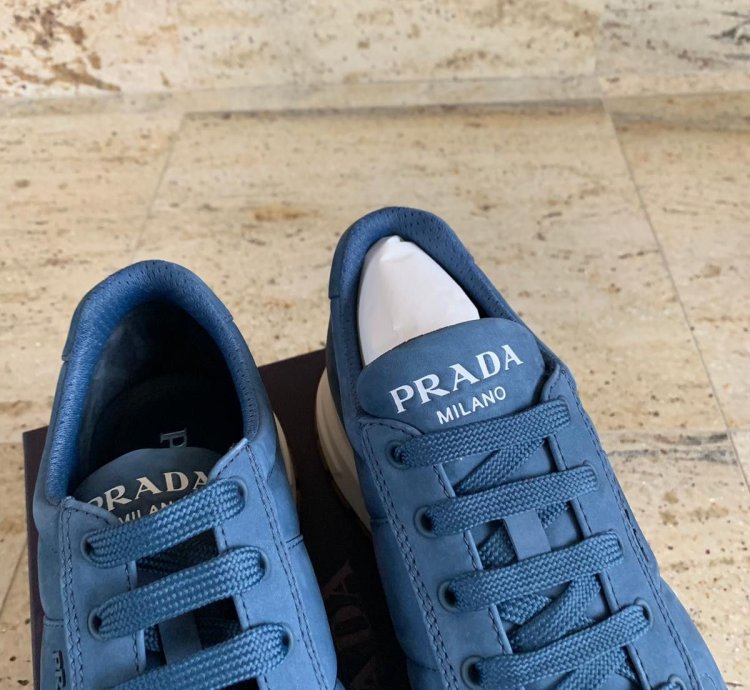 Low Top Sneaker In Blue