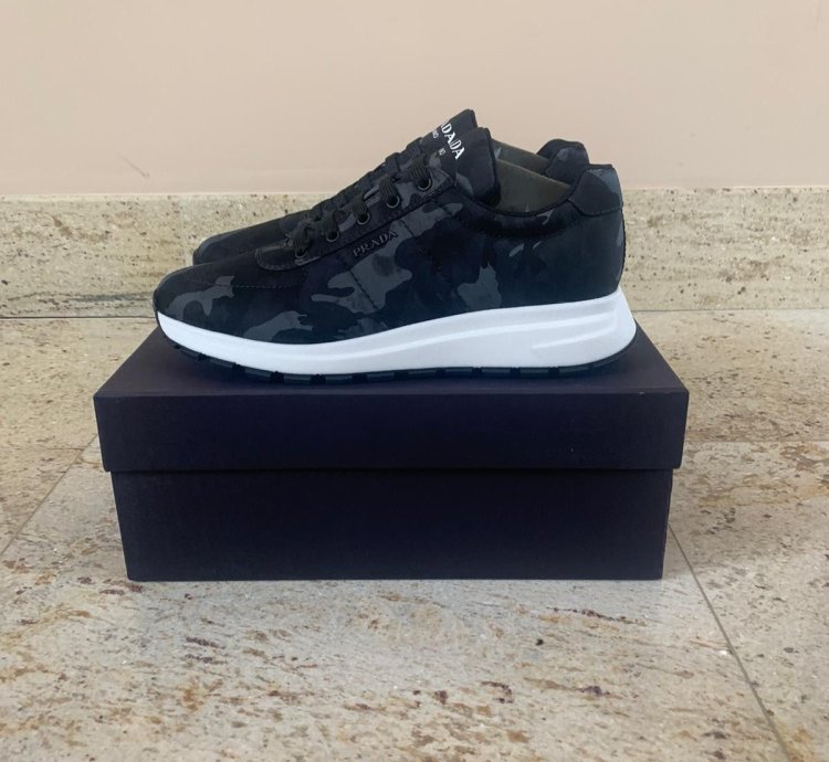 Low Top Trainers In Blue Camo