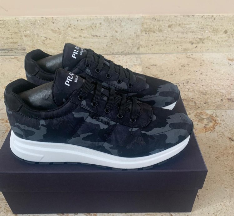 Low Top Trainers In Blue Camo