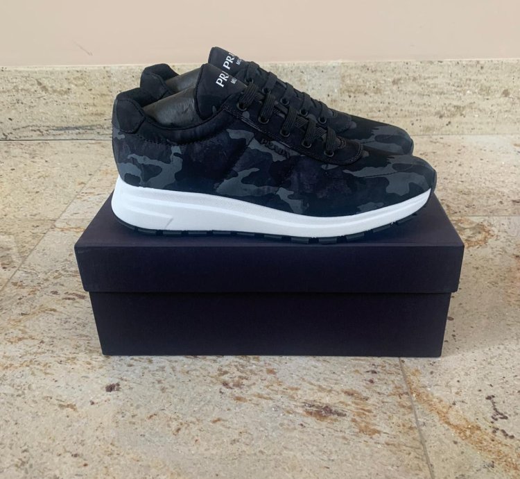 Low Top Trainers In Blue Camo