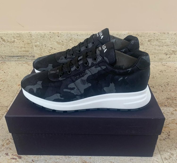 Low Top Trainers In Blue Camo