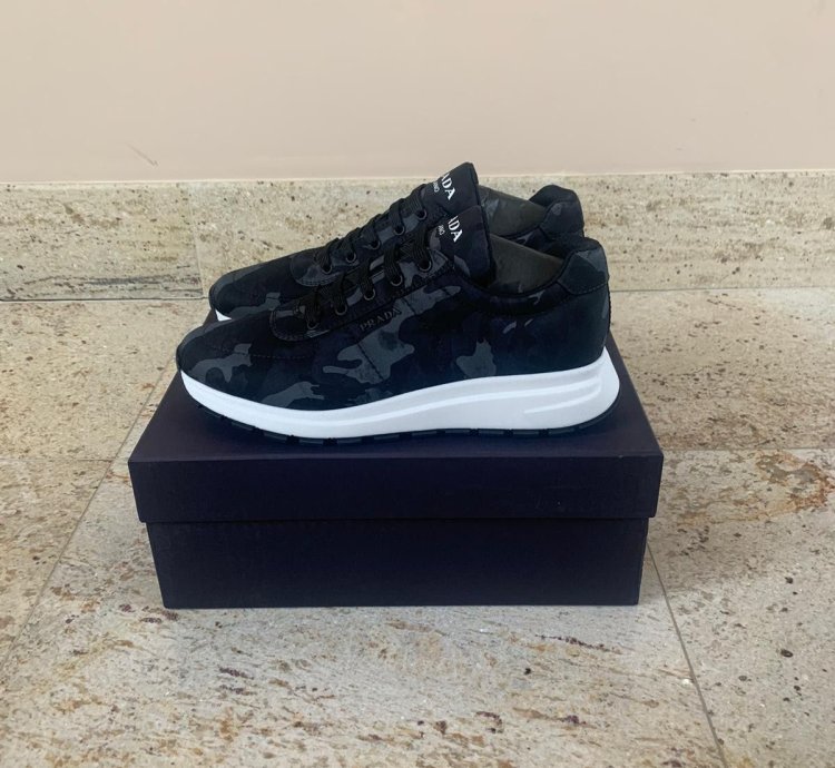 Low Top Trainers In Blue Camo