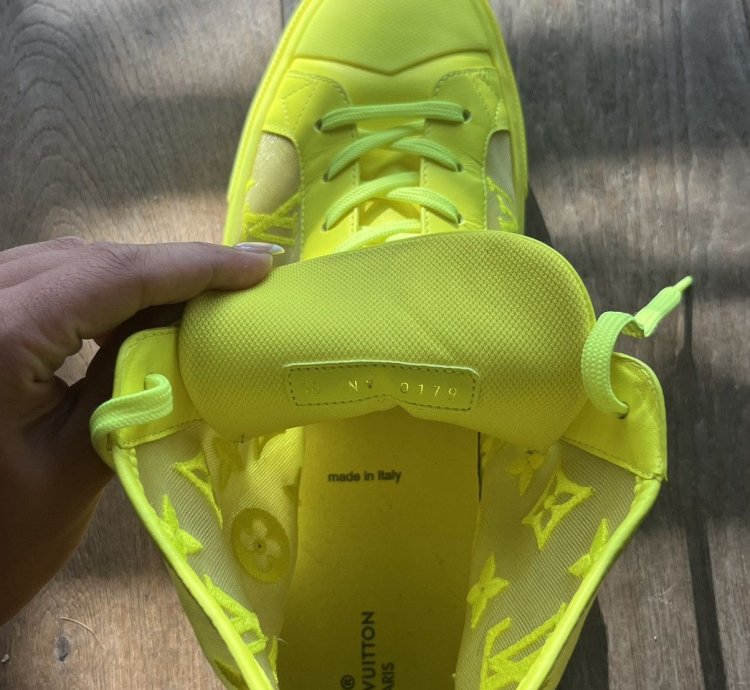 Luis Vuitton Monogram Pattern Sneakers