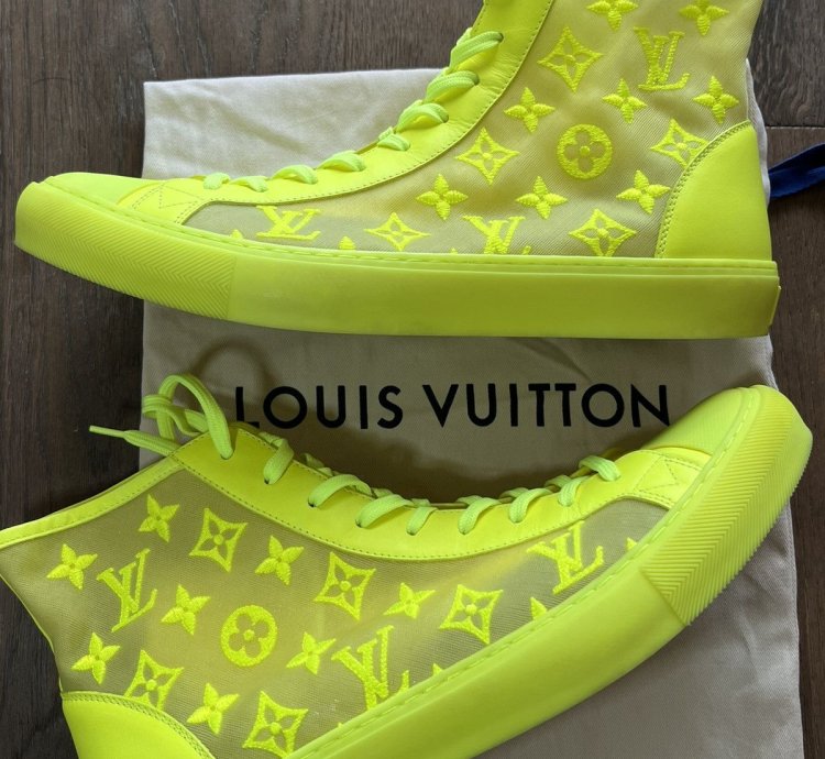 Luis Vuitton Monogram Pattern Sneakers