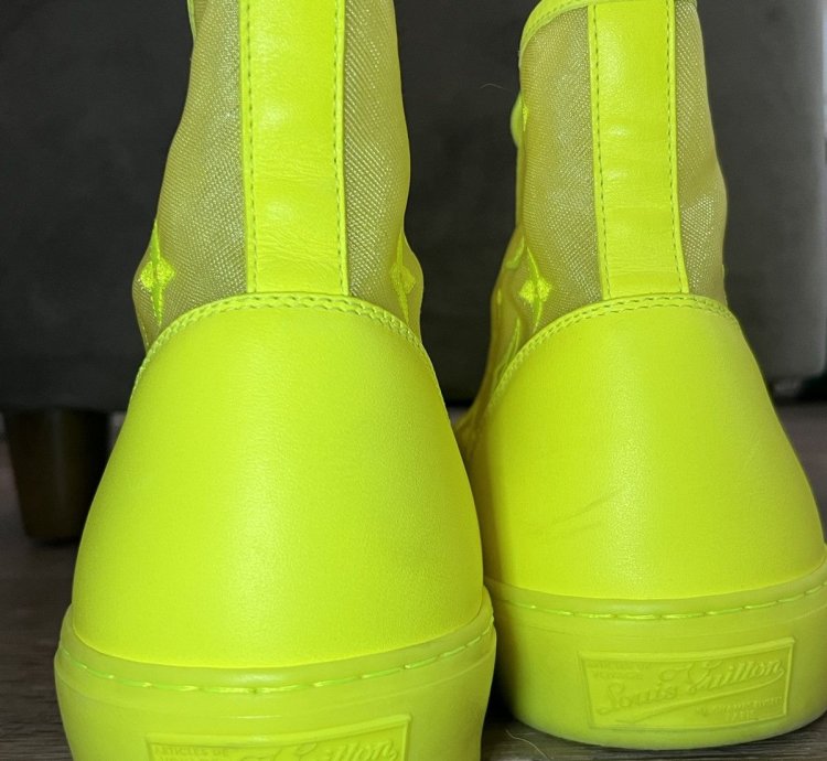 Luis Vuitton Monogram Pattern Sneakers