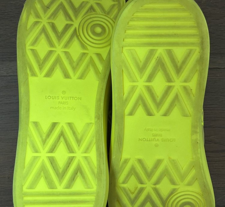 Luis Vuitton Monogram Pattern Sneakers