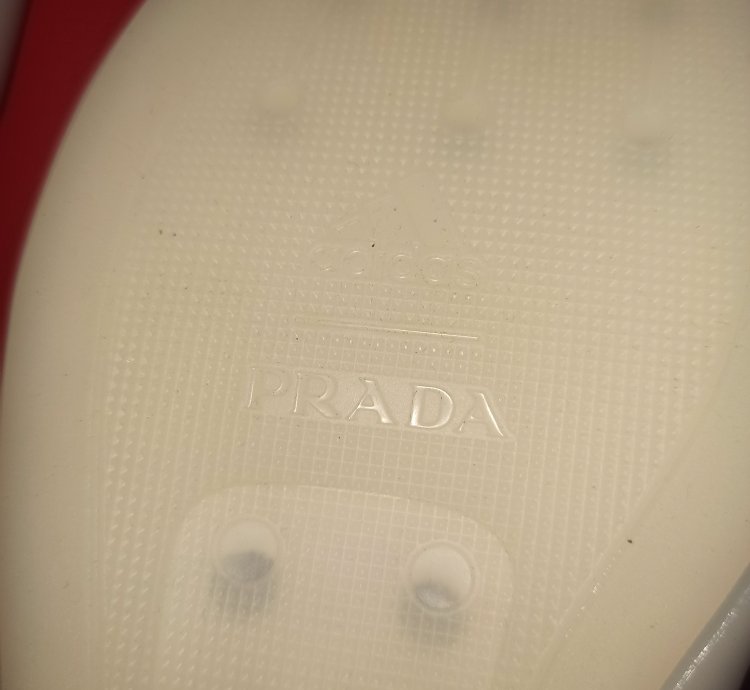 Luna Rossa 21 Sample Pair