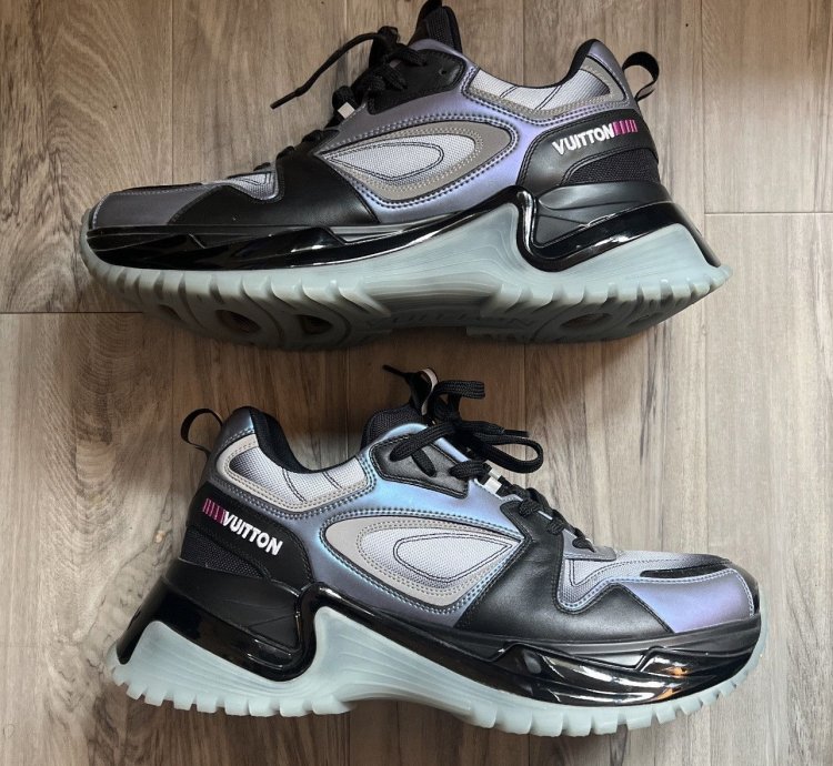 Lv Chunky Runner Sneaker